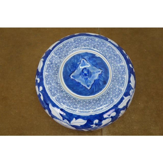 Blue Chinese Chinoiserie Blue & White Porcelain Morning Glory Lidded Jar Urn For Sale - Image 8 of 14