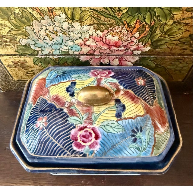 Mid 20th Century Vintage Winterthur Oriental by Vintage Accent Tobacco Leaf Style Porcelain Lidded Box For Sale - Image 5 of 8