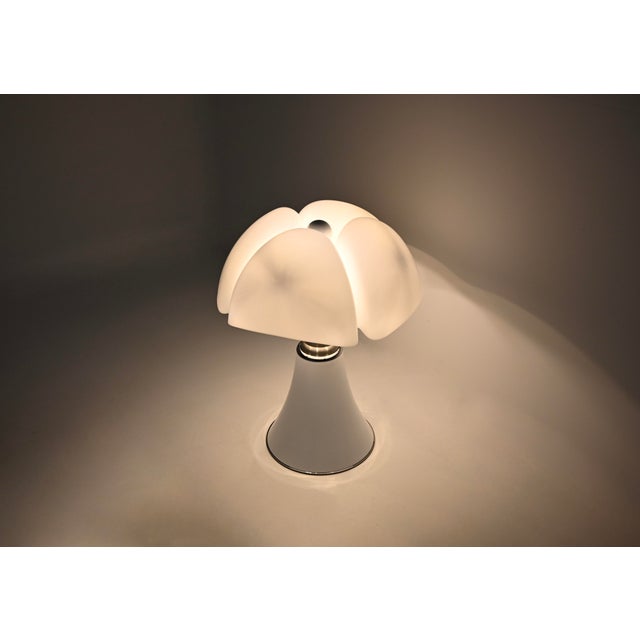 White Pipistrello Table Lamp by Gae Aulenti for Martinelli Luce, 1990s For Sale - Image 6 of 15