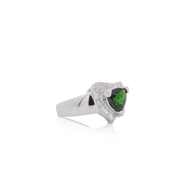 2.50 Carat Triangle Checkerboard Tsavorite & Diamond White Gold Statement Ring Size 7.75 For Sale In Miami - Image 6 of 8