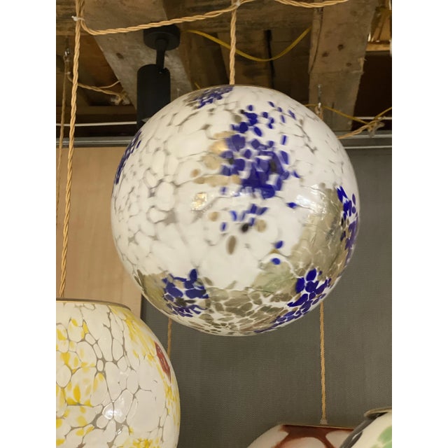 Milky-White Sphere Lamp in Murano Glass with Blue and Gold-Leaf Murrine from Simoeng For Sale - Image 4 of 10