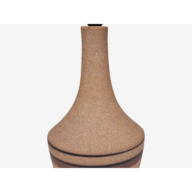 Ceramic 1980s Mid-Century Modern Jesper Packness, Striped Table Lamp, Beige Stoneware For Sale - Image 7 of 11
