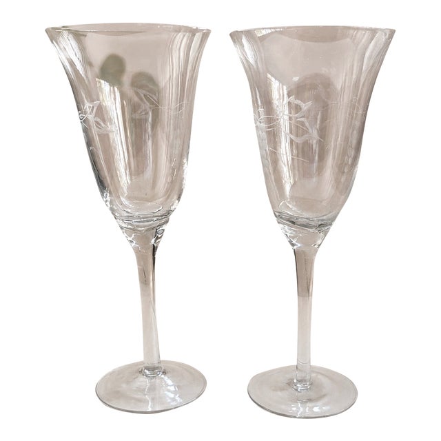 Vintage Handmade Etched Grapevine Tulip-Stem Wine Glasses – Set of 2 For Sale