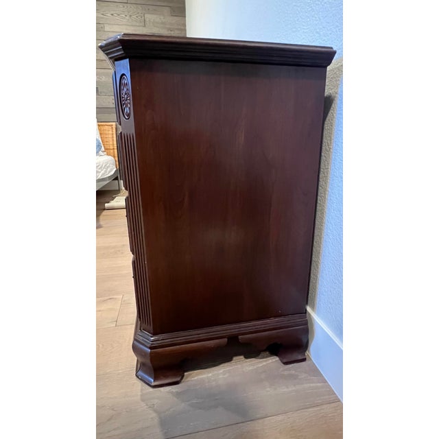 1990s Ethan Allen Geogian Court 10-Drawer Triple Dresser – Made in Usa – Excellent Condition For Sale - Image 5 of 12
