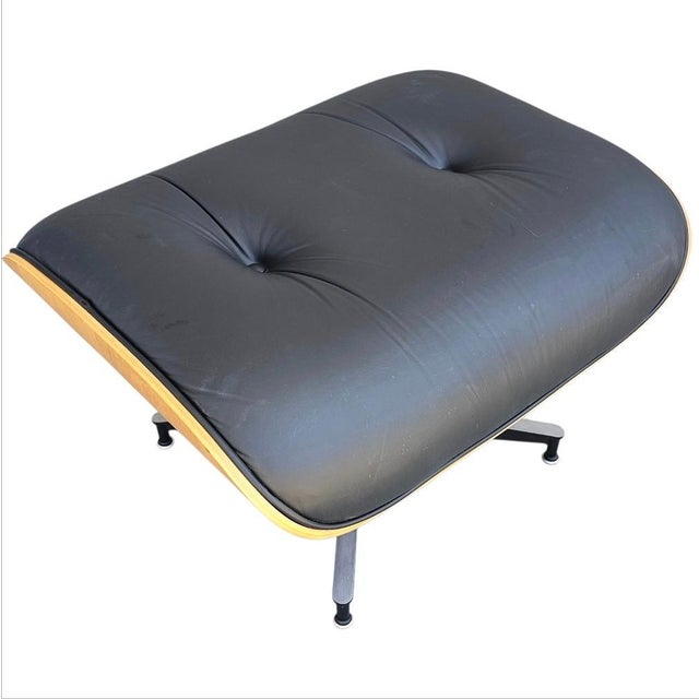 This authentic Herman Miller Eames Ottoman exemplifies timeless mid-century modern design with its sleek profile and...