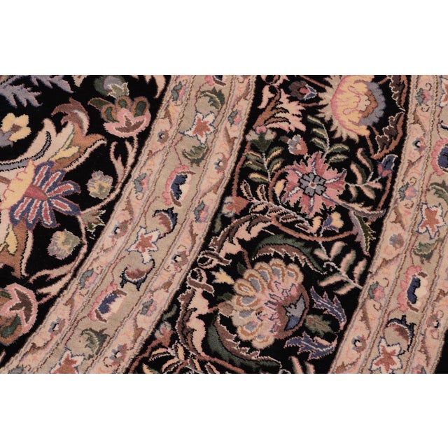 Art Nouveau Floral 1990's Pak-Persian Black/Gray Wool Round Rug- 9'0'' X 9'2'' For Sale In New York - Image 6 of 10