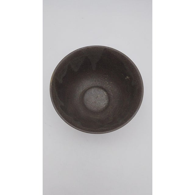 Ceramic Late 20th Century Japanese Studio Pottery Tenmoku Tea Bowl / Chawan For Sale - Image 7 of 10