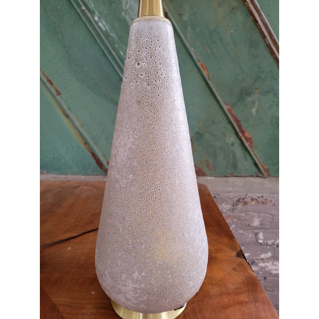 1950s Mid Century Modern Gerald Thurston for Lightolier Ceramic & Brass Table Lamps, Pair For Sale In Raleigh - Image 6 of 18