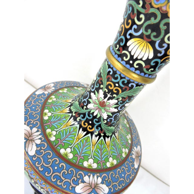 Vintage Chinese Green and Black Cloisonné Floral Vase With White Flowers, Wood Stand (Cloisonne) For Sale - Image 4 of 7