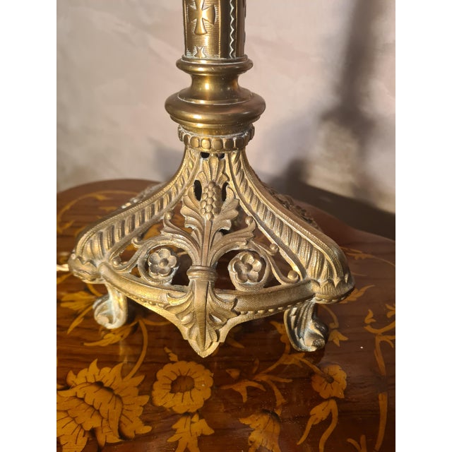 Antique Art Nouveau Bronze Lamp with Stained Glass Shade in the style of Tiffany, 1900 For Sale - Image 4 of 10