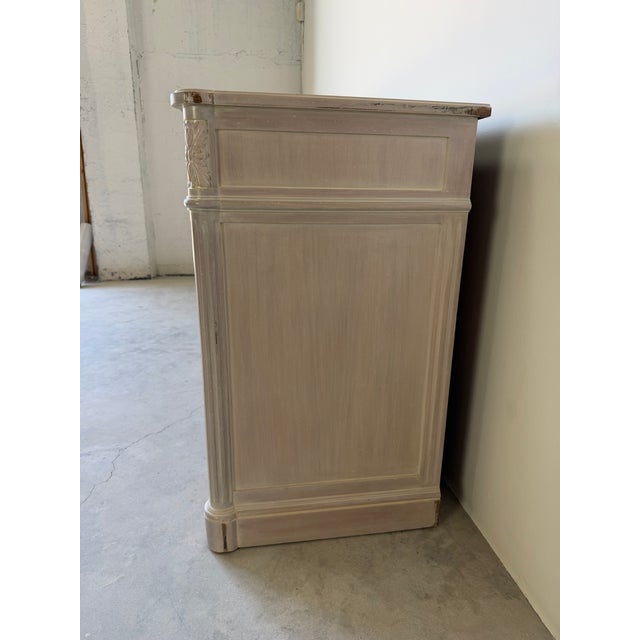 Wood Vintage John Widdicomb Neoclassical Style 8-Drawer Dresser With Brass Handles For Sale - Image 7 of 18