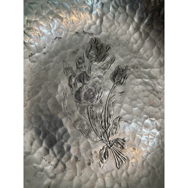 So popular in the mid 20th century, these hammered aluminum pieces are making a comeback as collectibles. By Rodney Kent,...