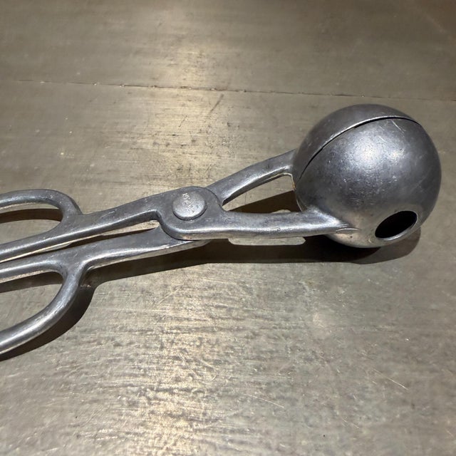 For your consideration, a vintage scissor-style meatballer (also commonly used as a melon baller, cookie dough molder, or...