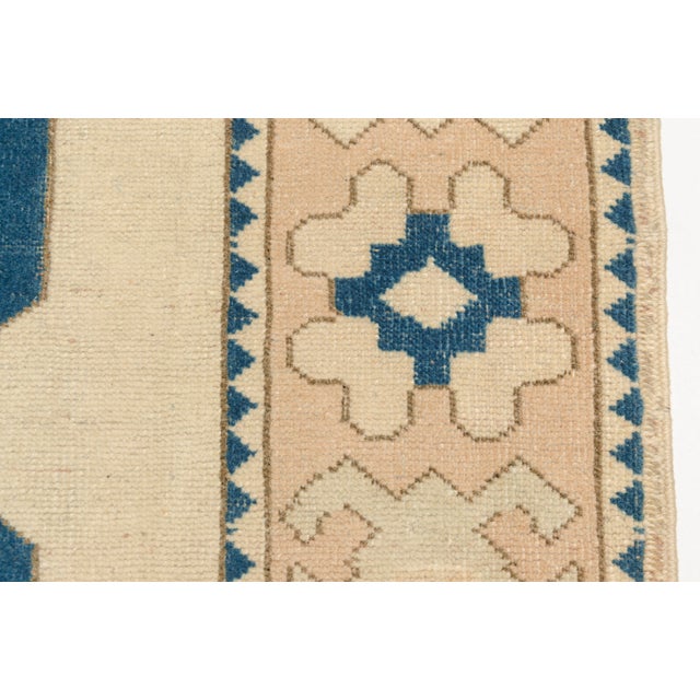 Vintage Hand-Knotted Turkish Kilim Rug in Ivory and Indigo Blue For Sale - Image 10 of 11
