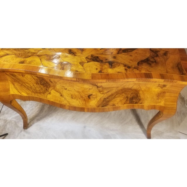 Amber Final Clearance Thru 1/30 Only Maitland-Smith Inspired Oyster Burl BurlWood Italian Desk 20th Century For Sale - Image 8 of 13