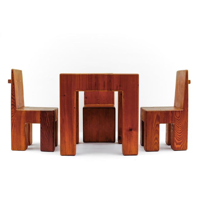 Table: Height 47 cm, Width x Depth 45 x 45 cm. 2x Chairs (open): Seat height 25 cm, Width 25 cm, Depth 26 cm. 2x Chairs...