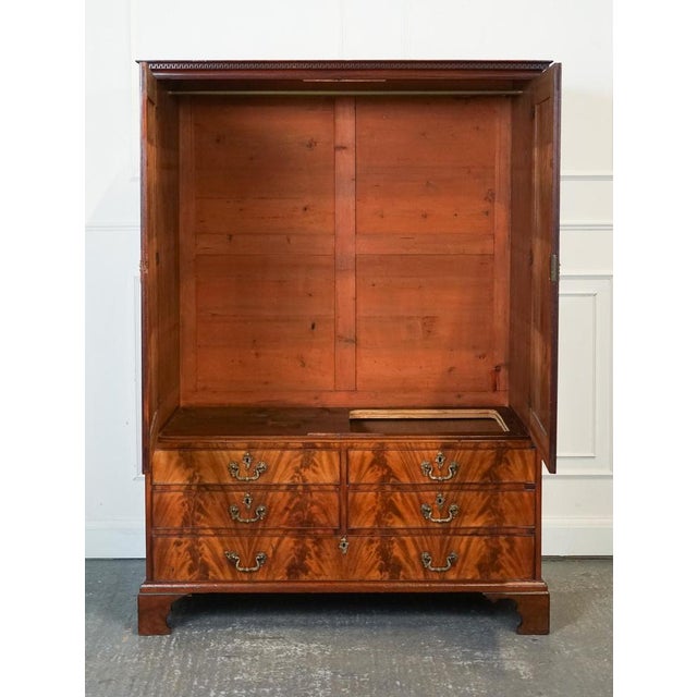 English Georgian Flamed Hardwood Linen Press Wardrobe, 1800s For Sale - Image 9 of 18