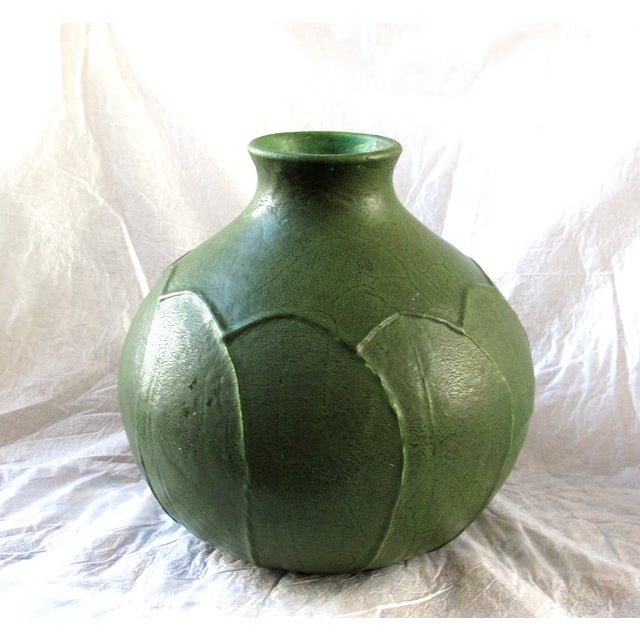 Ceramic Antique 1904 Grueby Pottery Boston Matte Green Carved Leaves Vase - Artist Signed Fg For Sale - Image 7 of 9