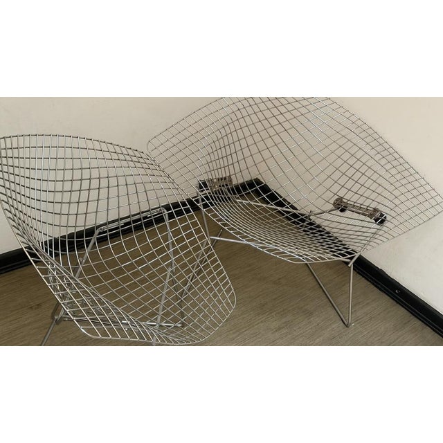 Wire 421 and 422 Diamond Chairs in Silver and Blue by Harry Bertoia for Knoll, 1970s, Set of 2 For Sale - Image 12 of 18