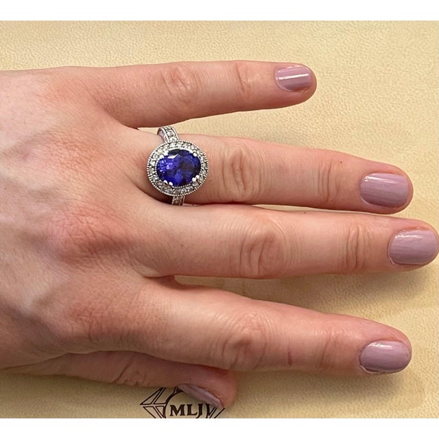6 Carat Oval Tanzanite and 1 Carat Diamond Ring 14 Karat White Gold, Estate For Sale - Image 11 of 18