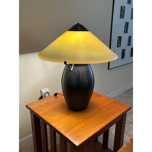 1990s Mission Style Arts and Crafts Hammered Bronze Metal Amber Light Table Lamp For Sale - Image 4 of 9