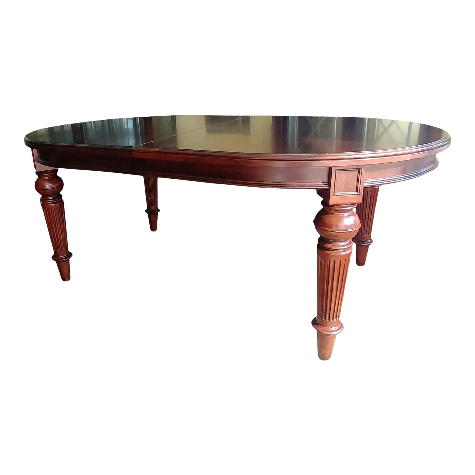 Thomasville Furniture Fredericksburg Mahogany Oval Leg Dining Table