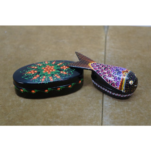 Mid 20th Century Set of 14, Lacquered Paper Mache Trinket Boxes For Sale - Image 6 of 18