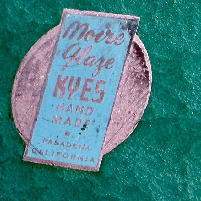 Mid-Century Modern MCM Hollywood Regency Teal / Green Enamel Round Serving Tray, Moiré Glaze by Kyes For Sale - Image 3 of 3