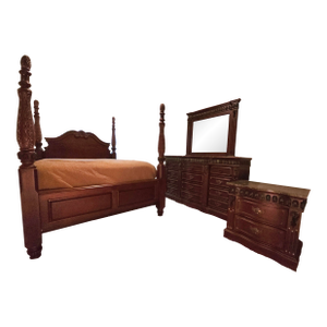 Late 20th Century Pulaski Carved Solid Mahogany Queen Size 5 Piece Bedroom Set