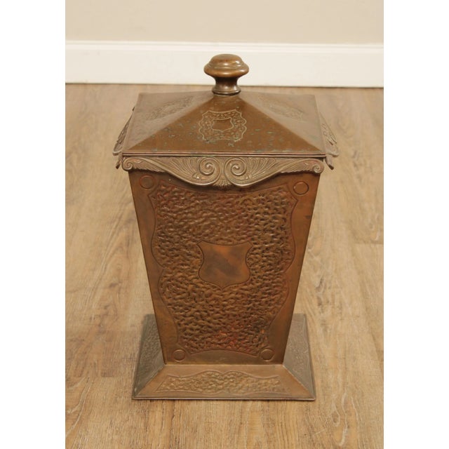 Early 20th Century Vintage Arts and Crafts Style Copper Lidded Coal Scuttle For Sale - Image 5 of 13