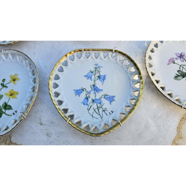 1980s Heart-Shaped Openwork Floral Plates by E.D, 1983, Set of 6 For Sale - Image 5 of 12
