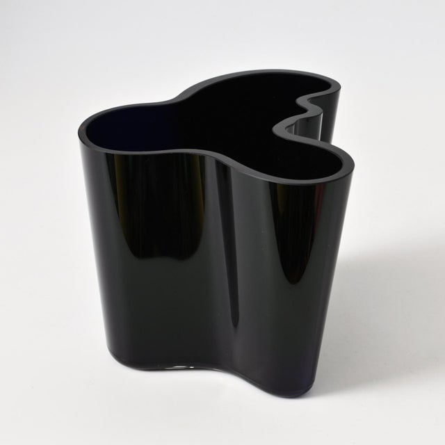 Dark Blue Savoy Vase in Glass by Alvar Aalto for Iittala, 1980s For Sale - Image 6 of 13