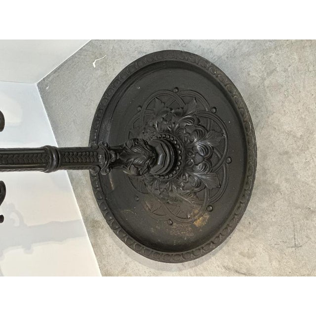 * Height: **212 cm / 83.5 in** * Diameter: **51 cm / 20.1 in** * Number of hooks: **12 An impressive and highly decorative...