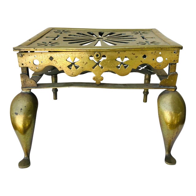 19th Century English Cast Brass Fireplace Footman Kettle Stool with Cabriole Legs For Sale