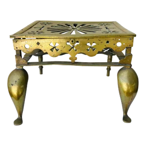 19th Century English Cast Brass Fireplace Footman Kettle Stool with Cabriole Legs
