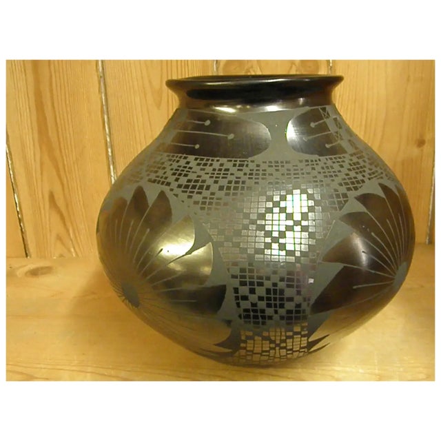 Late 20th Century Mata Ortiz Hand Coiled Blackware Pot by Miguel Bugarini For Sale - Image 4 of 18