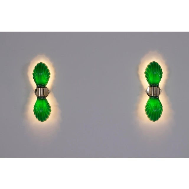 Two "Shell" wall sconces in glass and brass, Italy, 1970s. Very good condition. Found in their original box. H 46 cm x D...