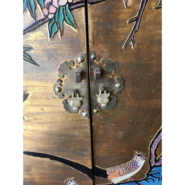 Gold 1950s Chinoiserie Hand Painted Elegant Gold Leaf Chinese Cabinet For Sale - Image 8 of 13