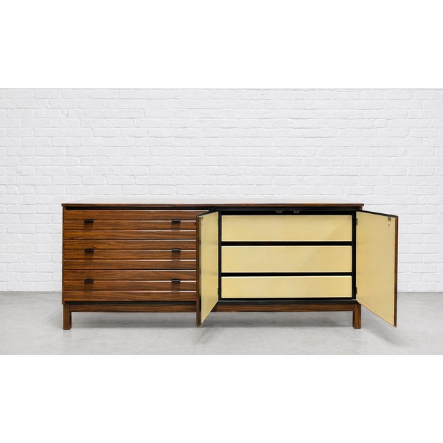 American of Martinsville Mid Century Modern Long Dresser / Credenza by American of Martinsville, C. 1960's For Sale - Image 4 of 10