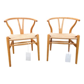 Danish Modern Hans Wegner Wishbone Chair Pair ~ Carl Hansen ~ Mid Century Accent or Dining For Sale