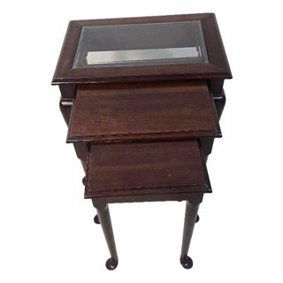 Vintage Mahogany 3-Piece Nesting Tables With Glass Top – Queen Anne Style For Sale