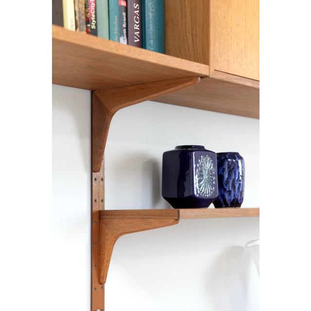 Three-Strip Teak Wall Shelf from HG Furniture, 1960s, Set of 13 For Sale - Image 13 of 18