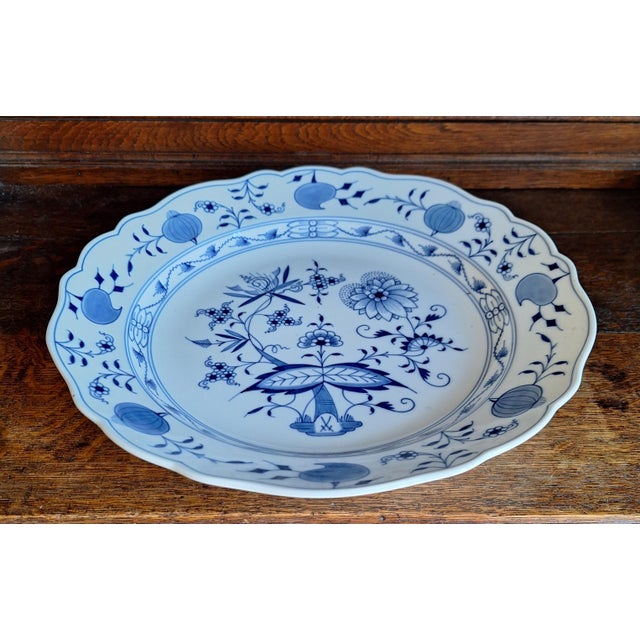Vintage Round Serving Platter in Onion Pattern by Meissen, 1970s, in Very Good conditions. Designed 1970 to 1979 This...
