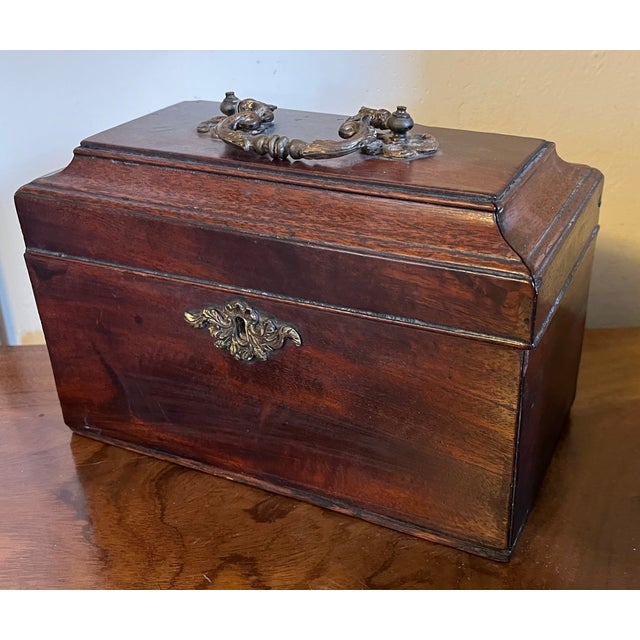 Antique 18th Century English George II Highly Figured Mahogany Tea Caddy Box With Gilt Bronze Handle & Escutcheon For Sale - Image 4 of 12