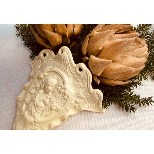 1960s Pair of Wedgwood Colonial Williamsburg Creamware Cornucopia Wall Pockets, For Sale - Image 17 of 18
