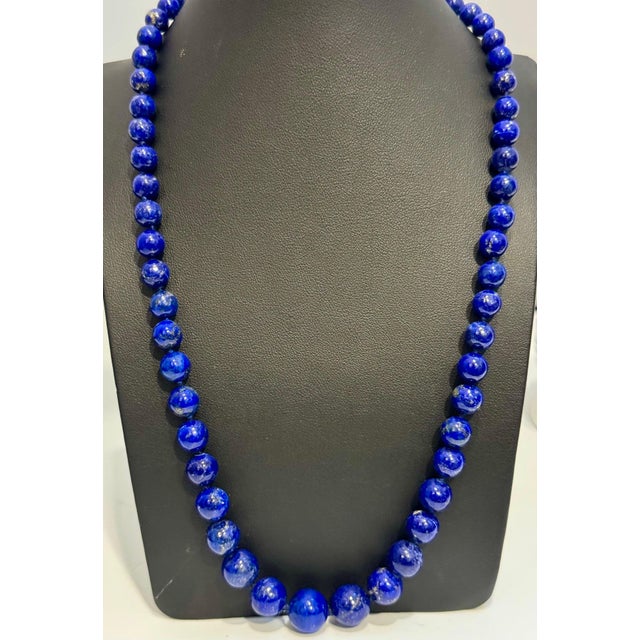 Vintage Graduating Lapis Lazuli Single Strand Necklace 14 Kt Yellow Gold Clasp For Sale - Image 18 of 18