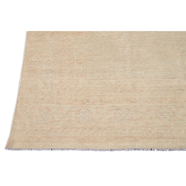 Modern Peshawar Pakistani Handmade Floral Beige Wool Rug For Sale - Image 4 of 9