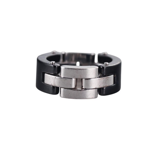 Modern Cartier Maillon Panthère 18k Gold Black Ceramic and Diamond Cocktail Ring For Sale - Image 3 of 9