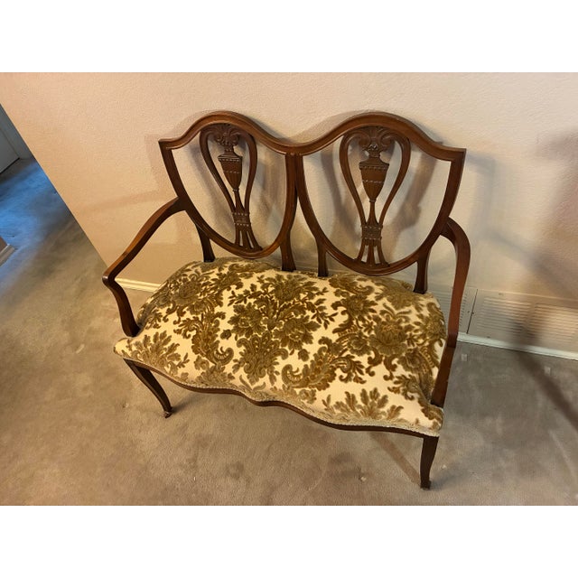 Wood Vintage Federal Style Double Shield Back Mahogany Settee For Sale - Image 7 of 12