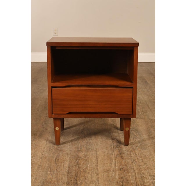 Stanley Furniture Mid Century Modern Pair of Walnut Nightstands For Sale - Image 13 of 18